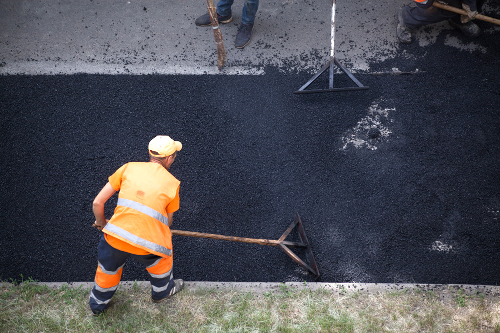 asphalt contractor workers