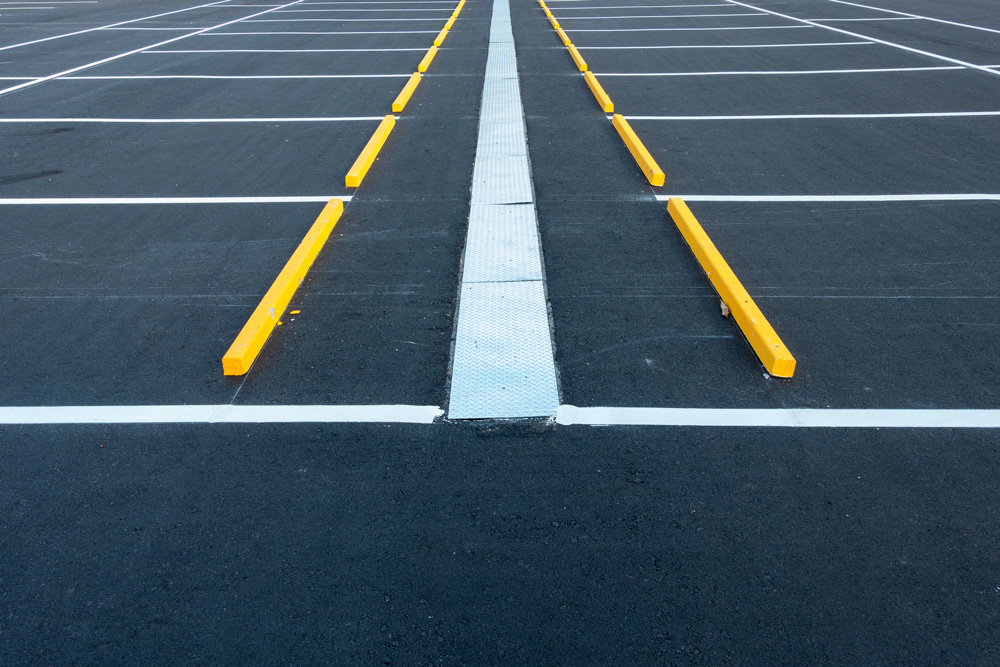 asphalt paving parking lot job